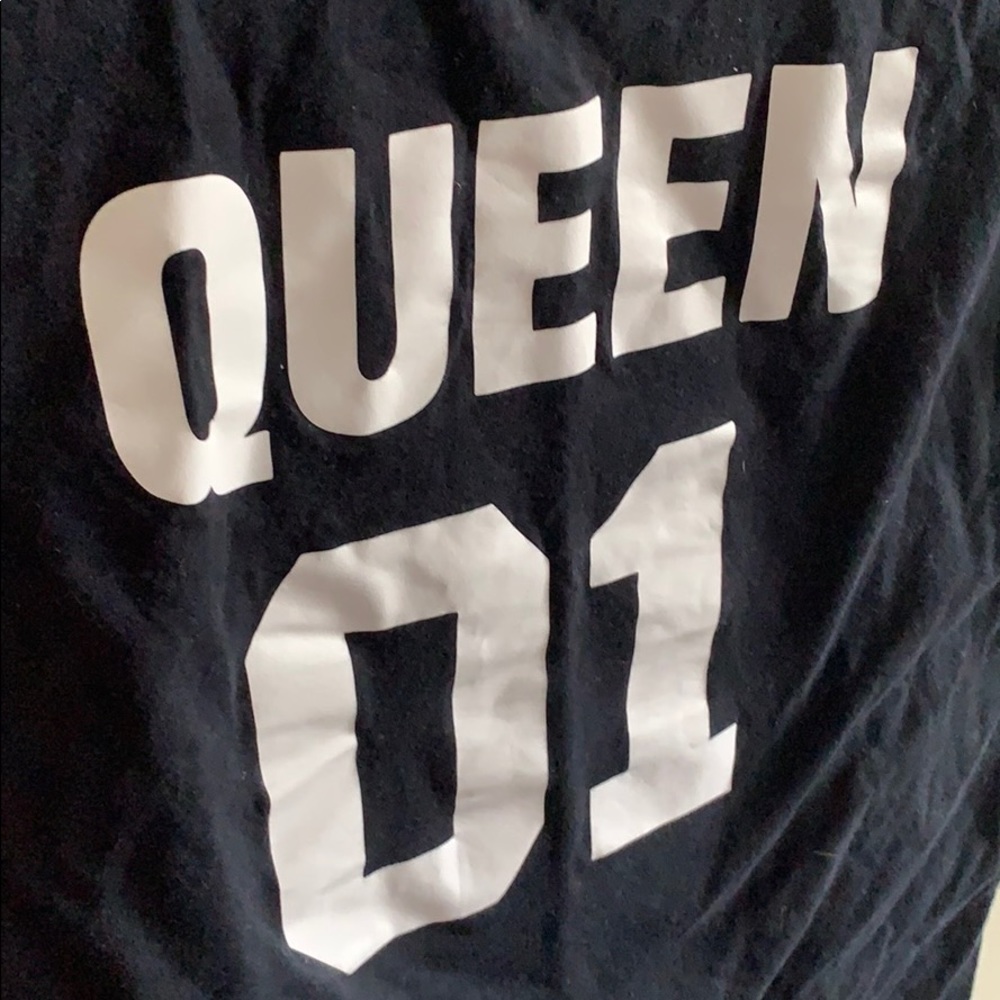 “Queen” T-Shirt - Picture 2 of 4